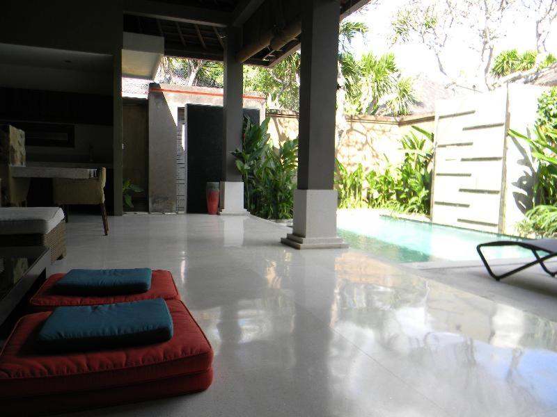 Ahimsa Beach Villa Jimbaran Oda fotoğraf